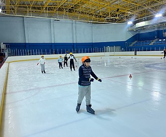 꿈아이스포츠교실. 쌀쌀한 4월의 빙상장에서 이야기