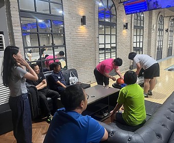 시원한 볼링장에서! 시원한 스트라이크!