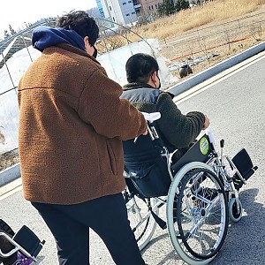 주말보호-낮 활동의 "아름다운손"