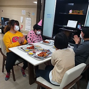 공동생활가정 '사랑터' 생일파티 진행