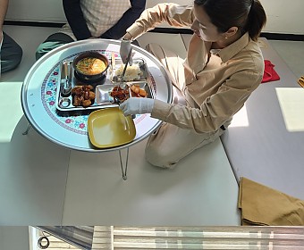 딩굴딩굴데이 – 휠체어에서 잠시 내려와, 몸을 굴리며 웃는 하루